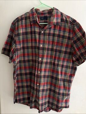 GAP Men's Red and Green Plaid Short-Sleeve Button-Down Shirt